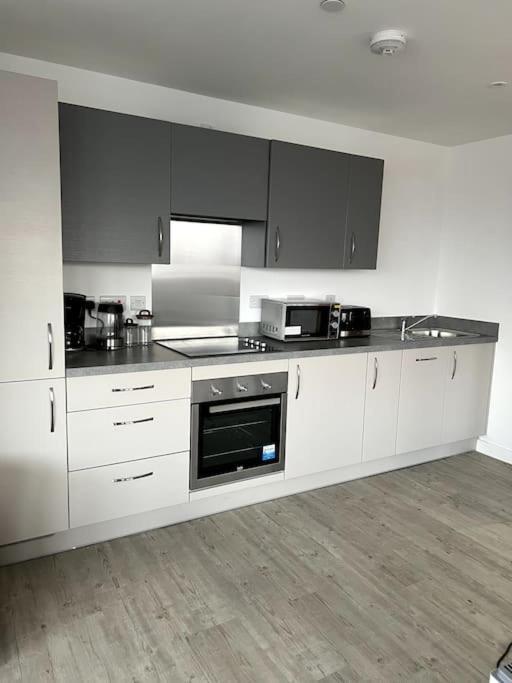 Luxurious City View Apartment In Salford Манчестър Екстериор снимка